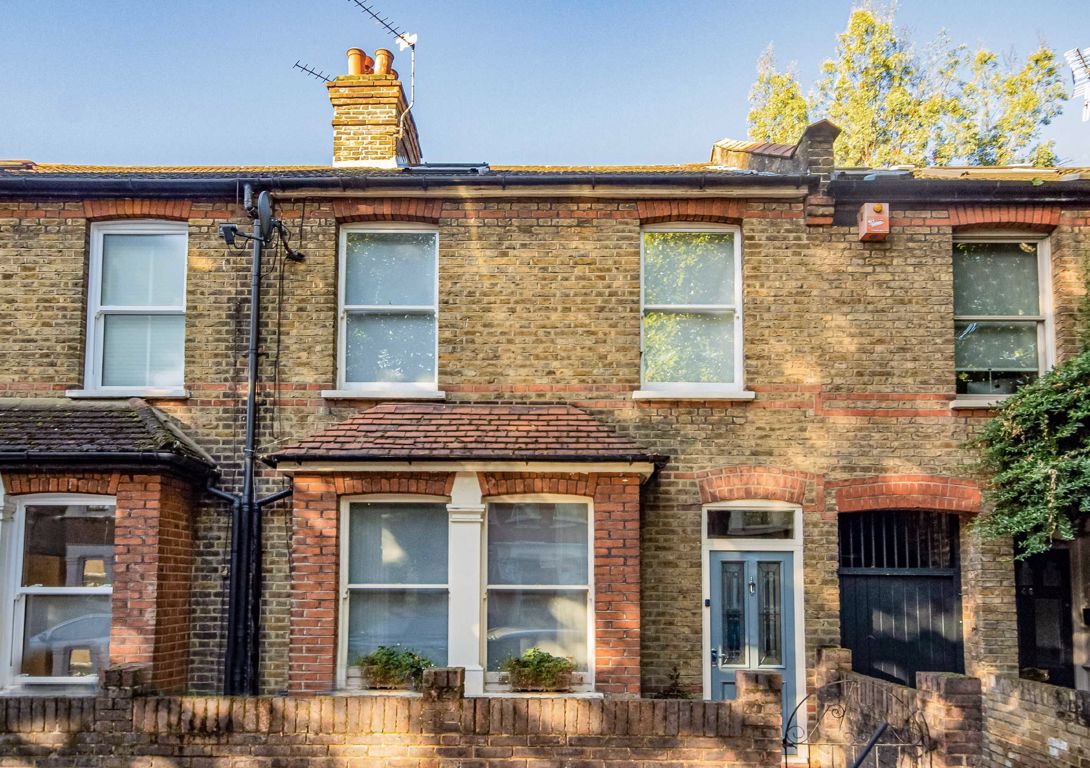3 bed property for sale in Half Acre Road, London W7 Zoopla