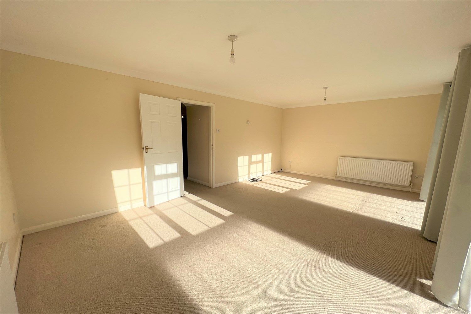 4 bed detached house to rent in Lingfield Drive, Worth, Crawley, West