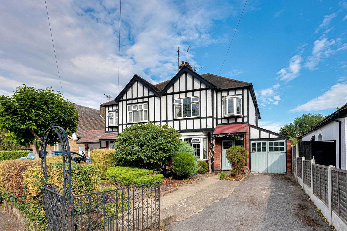 4 bed semidetached house for sale in Thorpe Hall Avenue, SouthendOn