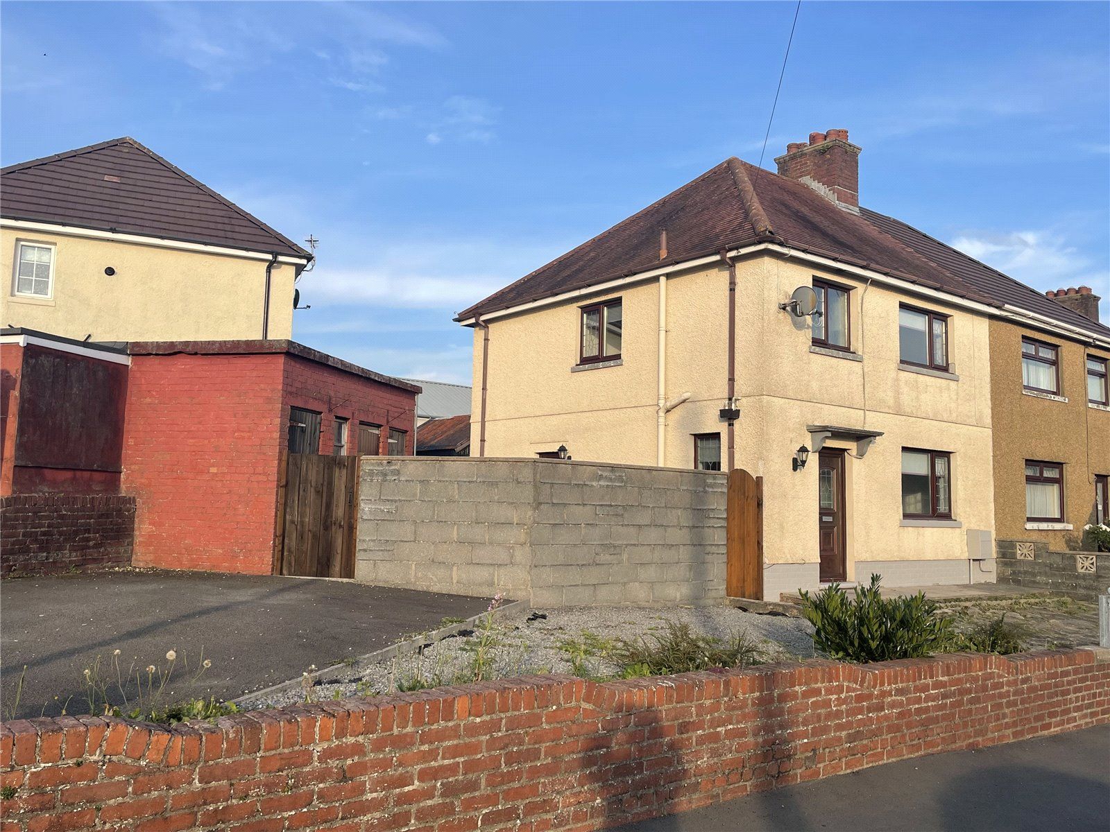 3 bed end terrace house for sale in Thomas Avenue, Llanelli