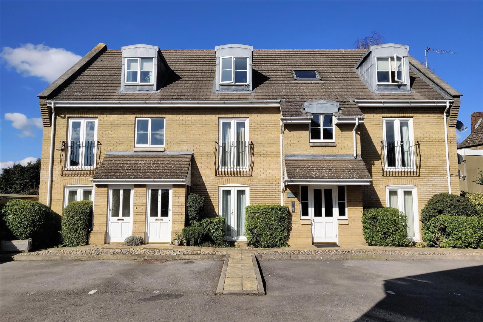 2 bed flat for sale in Fulmar Close, Berrylands, Surbiton KT5 Zoopla