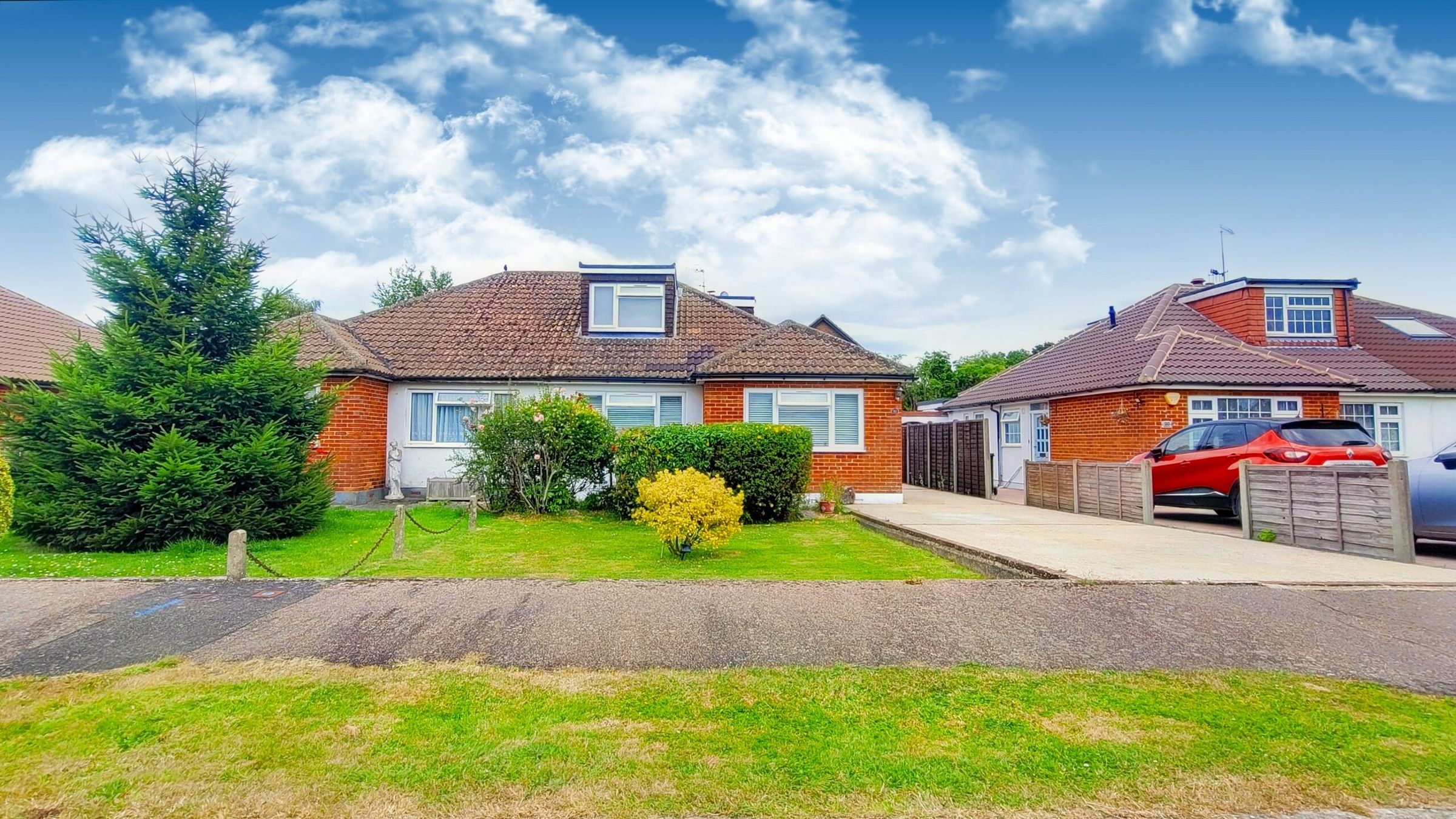 4 bed semidetached bungalow for sale in Orchard Road, Smallfield