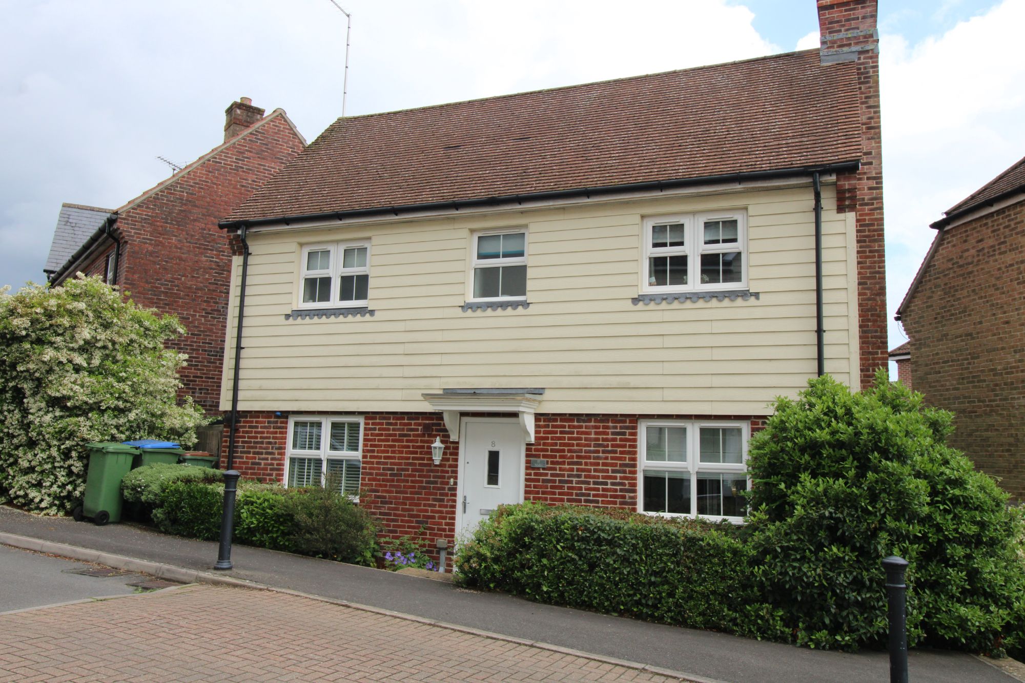 3 bed detached house for sale in Harwood Close, Codmore Hill