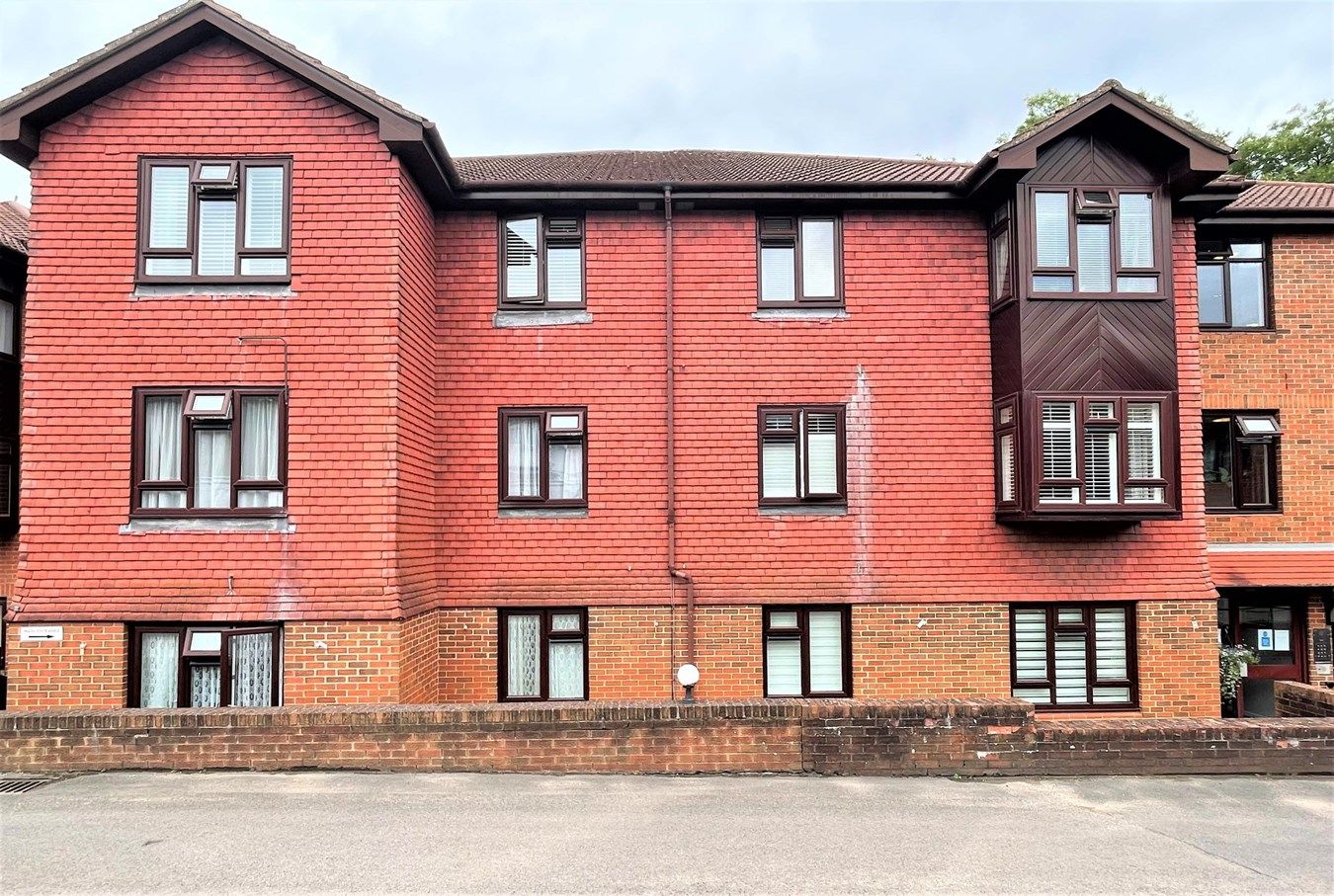 1 bed property for sale in Francis Court, Worplesdon Road, Guildford