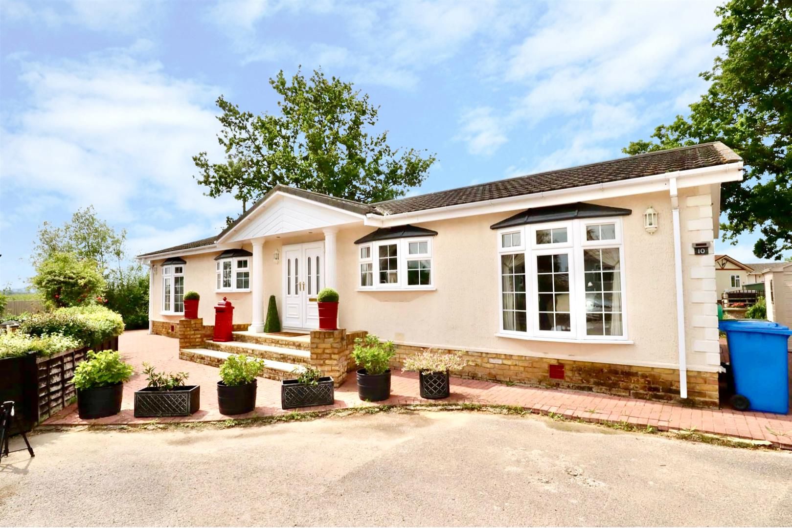 Lakeview Park, Crouch Lane, Winkfield SL4