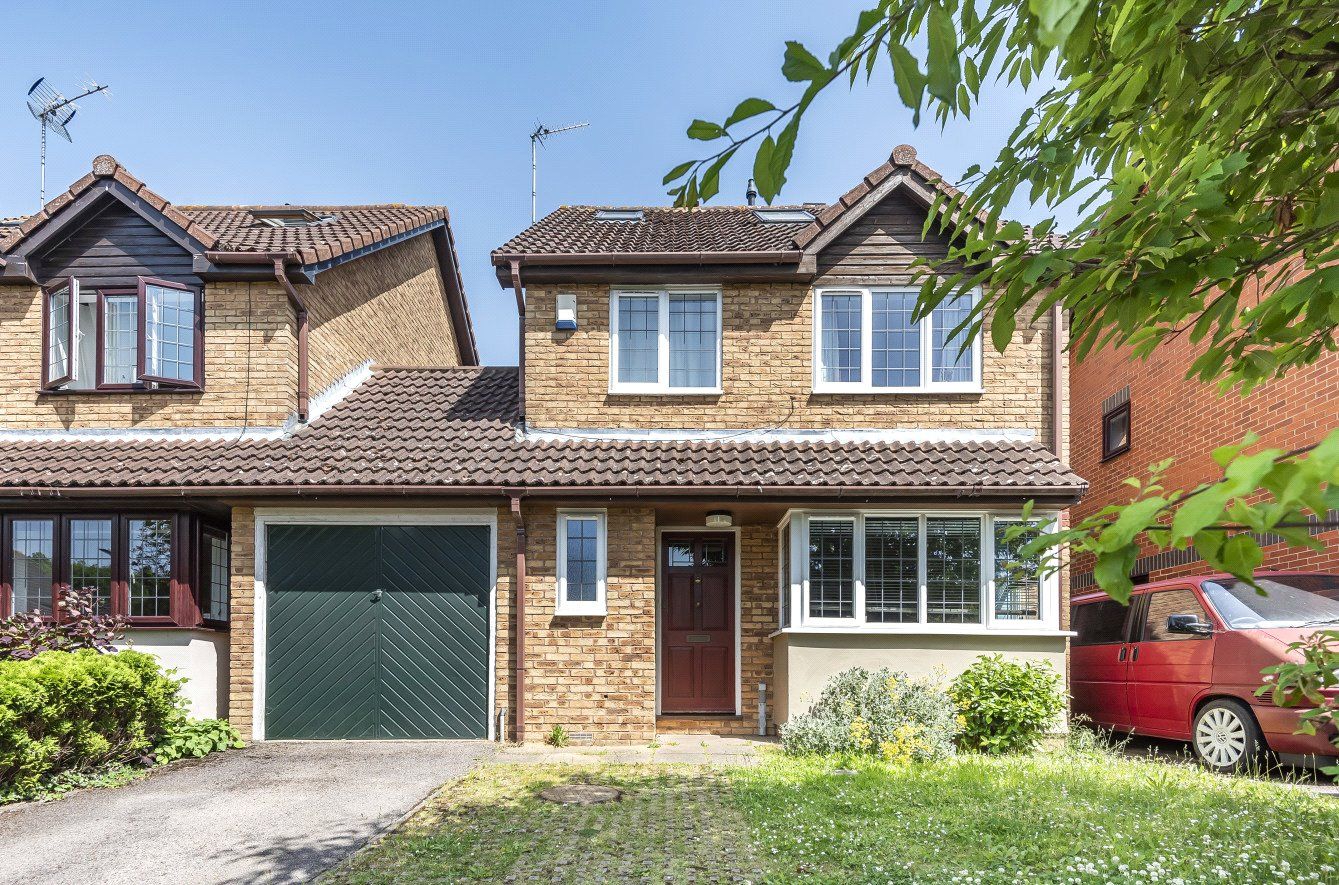 5 bed linkdetached house for sale in Dukes Ride, Stortford