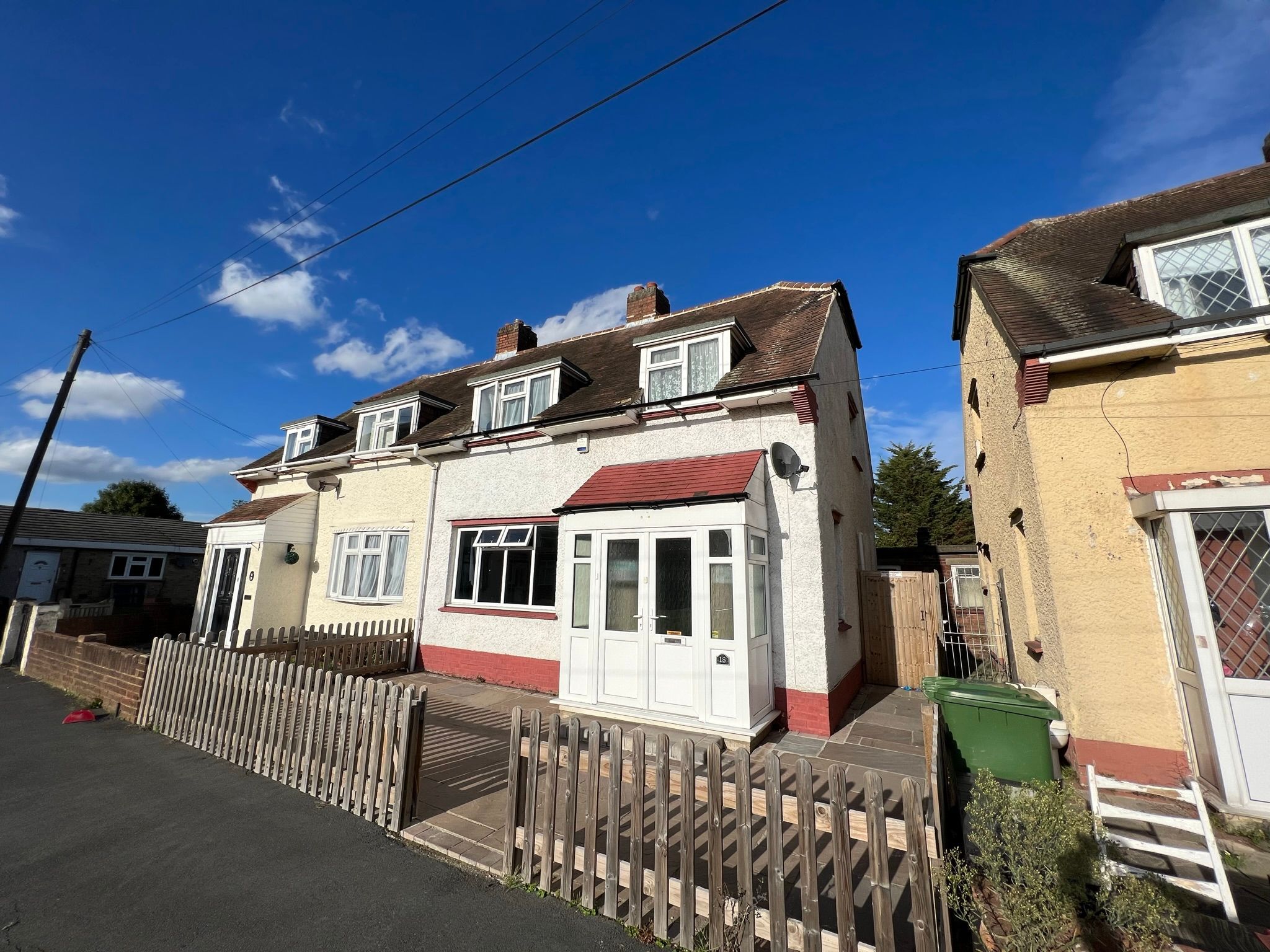 3 bed semidetached house for sale in Robin Close, Romford RM5 Zoopla