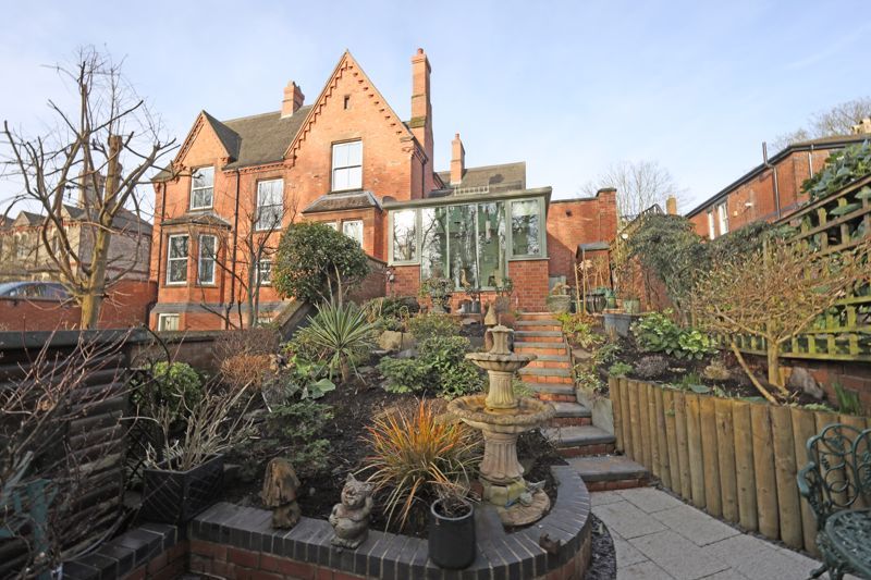 2 bed flat for sale in Sidmouth Avenue, NewcastleUnderLyme ST5 Zoopla