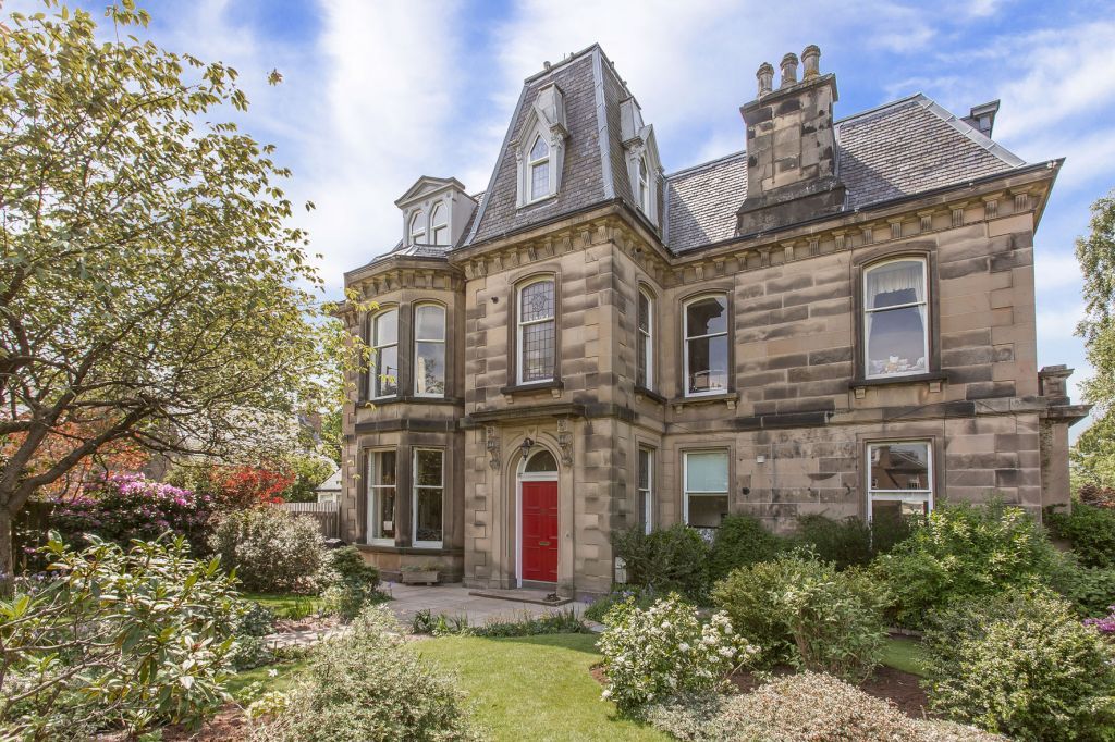 132/5 Whitehouse Loan, Edinburgh EH9  