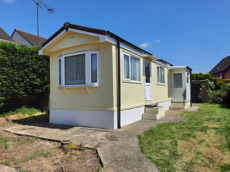 2 bed mobile/park home for sale in Houndstone Park, Yeovil Detached Park Home, Nice Position