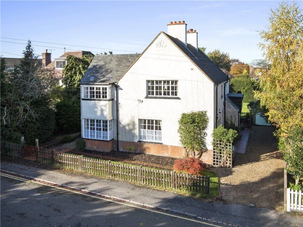 Ennismore Avenue, Guildford, Surrey GU1.  