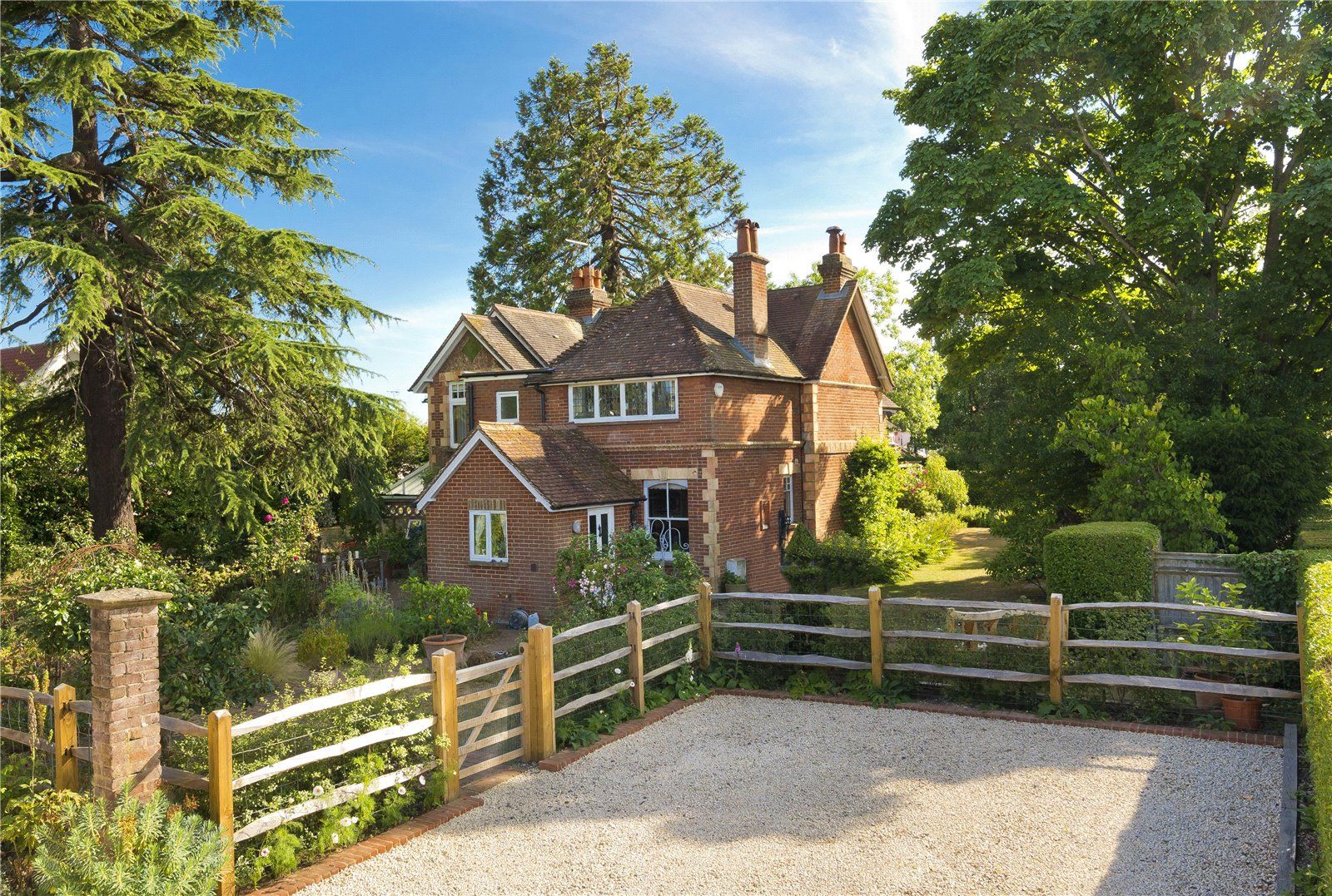 4 bed detached house for sale in Pottery Lane, Wrecclesham, Farnham