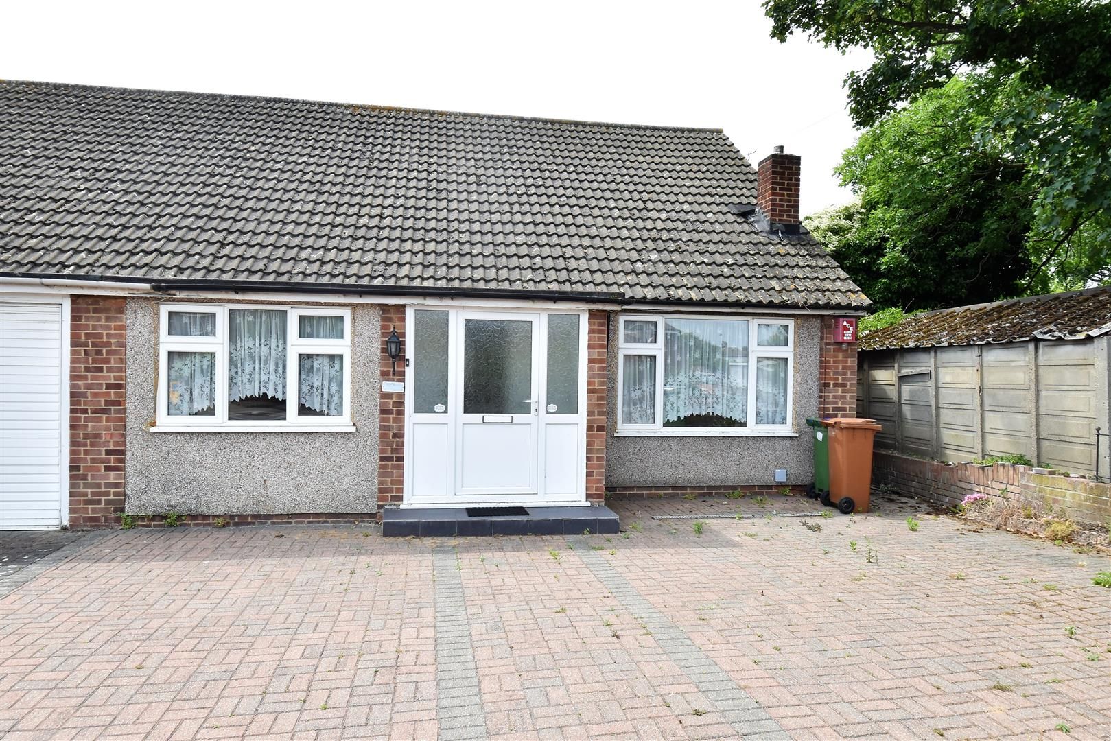 3 bed semidetached bungalow for sale in Long Lane, Bexleyheath DA7