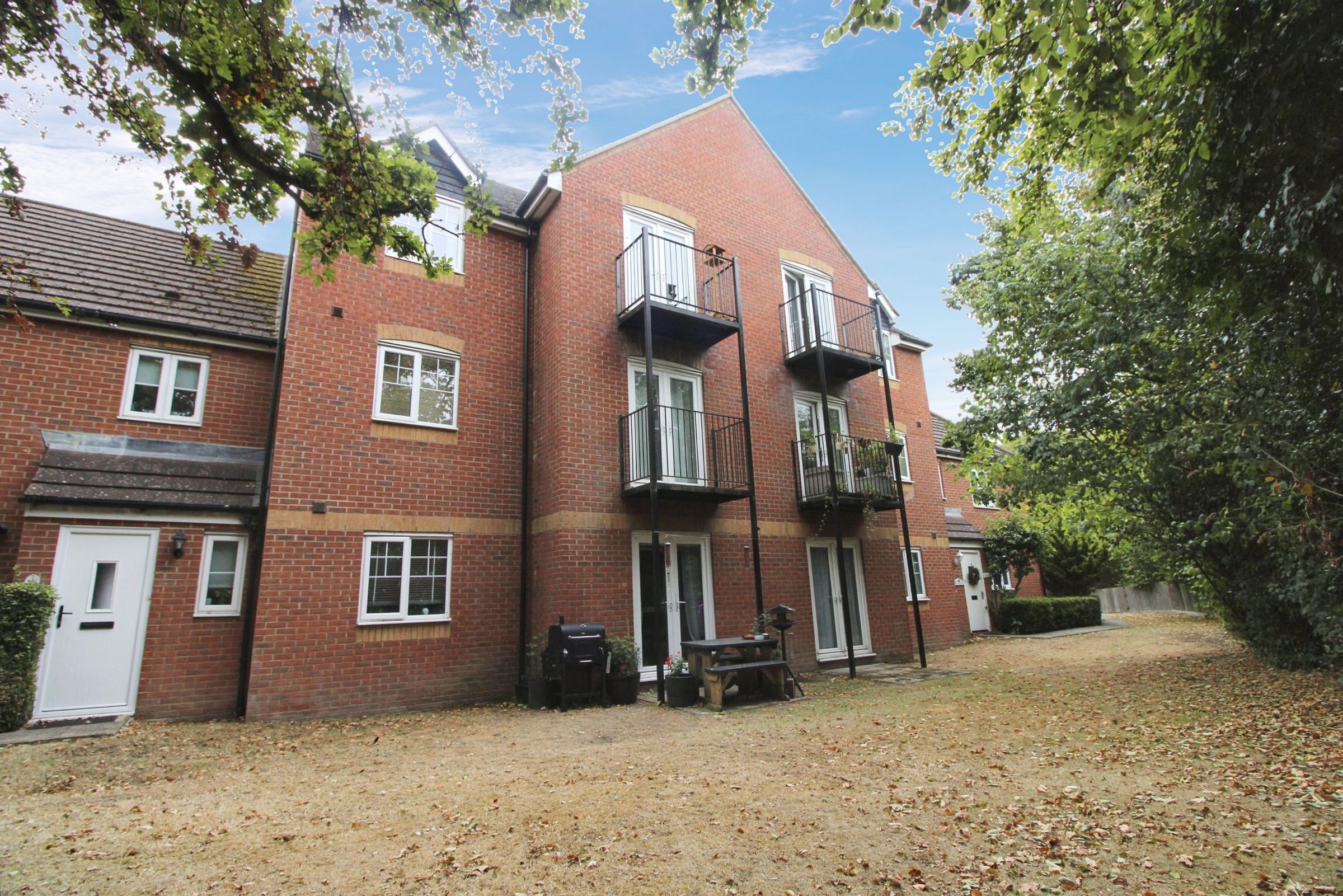 2 bed flat for sale in Kestrels Mead, Tadley RG26 Zoopla
