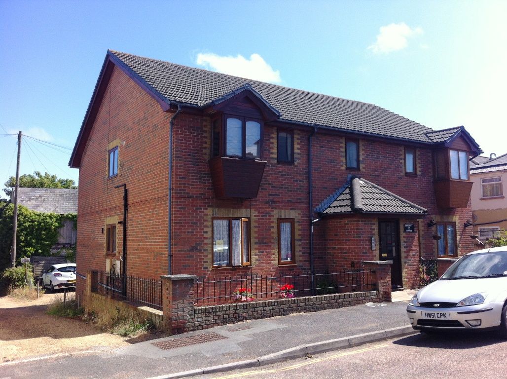 2 bed flat to rent in Fitzroy Street, Sandown PO36 Zoopla