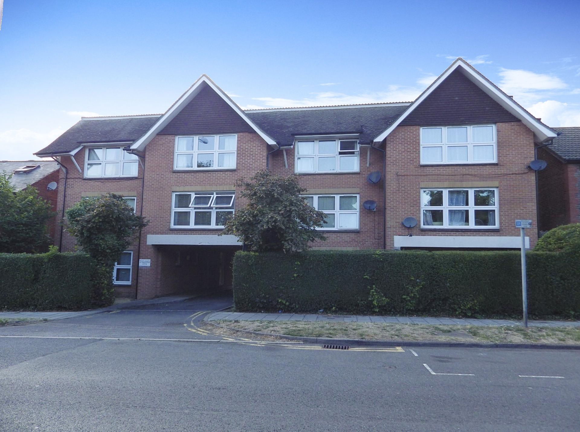 2 bed flat to rent in Bierton Road, Aylesbury, Buckinghamshire HP20