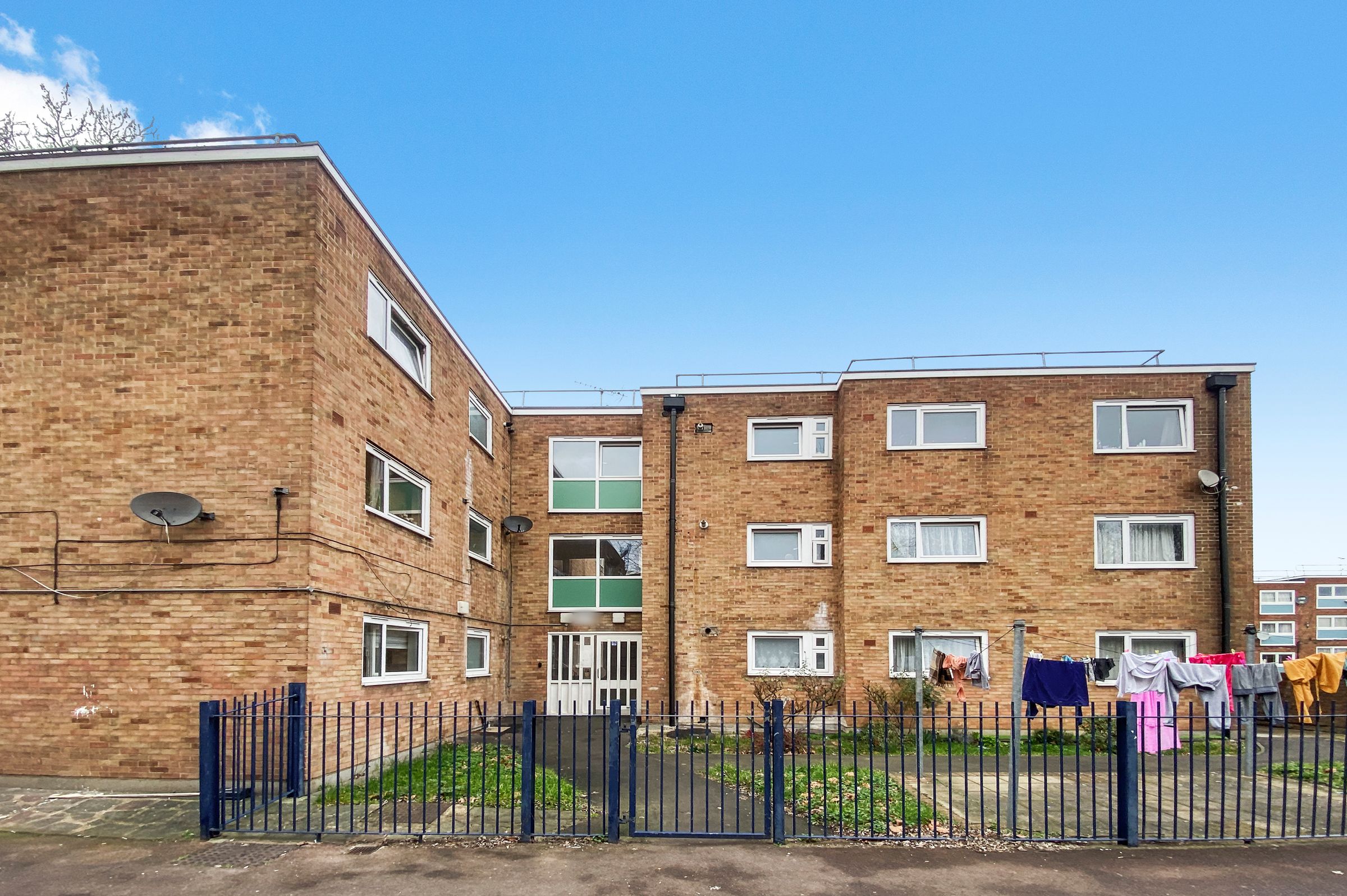 3 bed flat for sale in Cowbridge Lane, Barking IG11 Zoopla