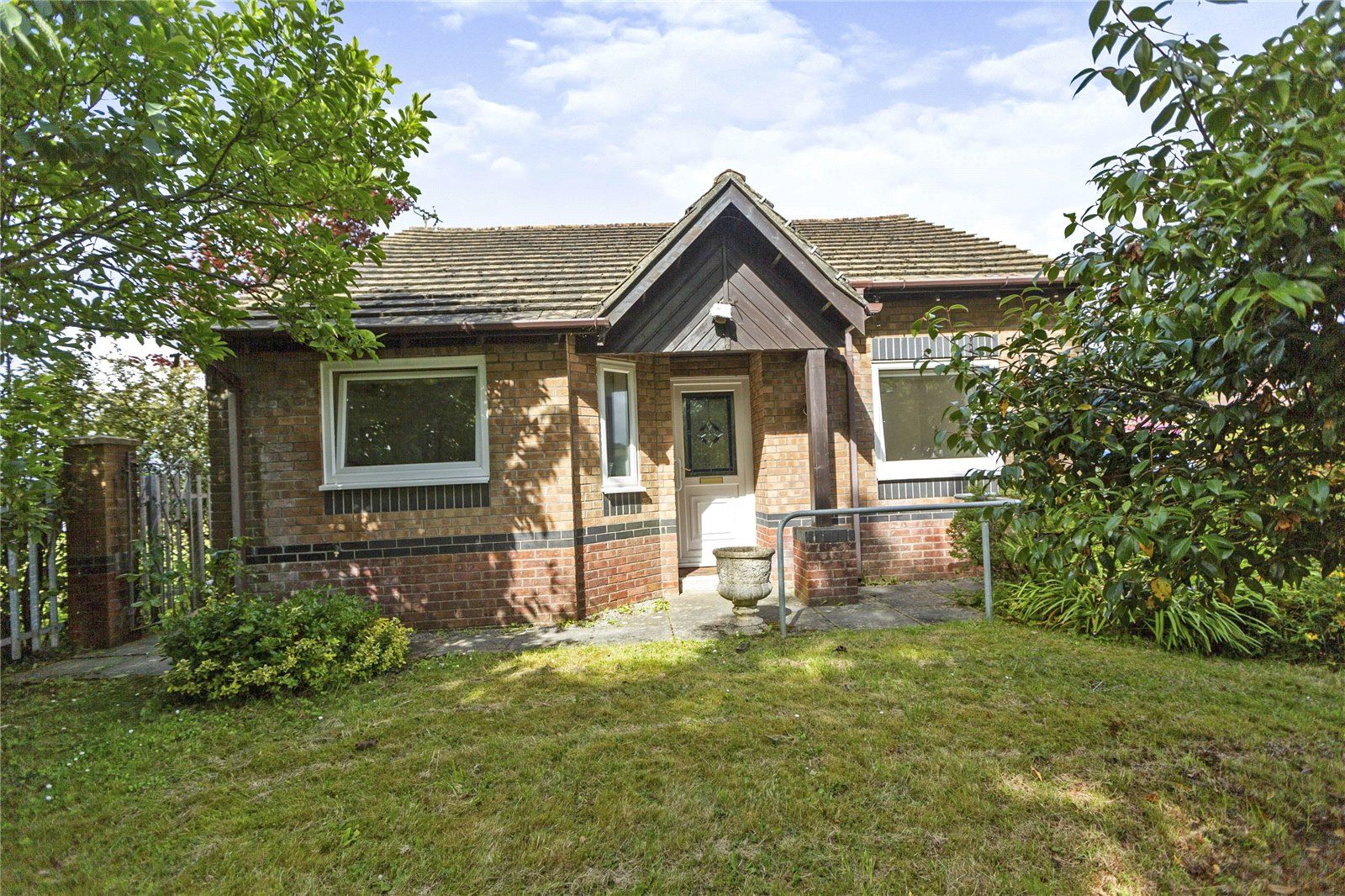 2 bed bungalow for sale in Ffordd Taliesin, Killay, Abertawe, Ffordd