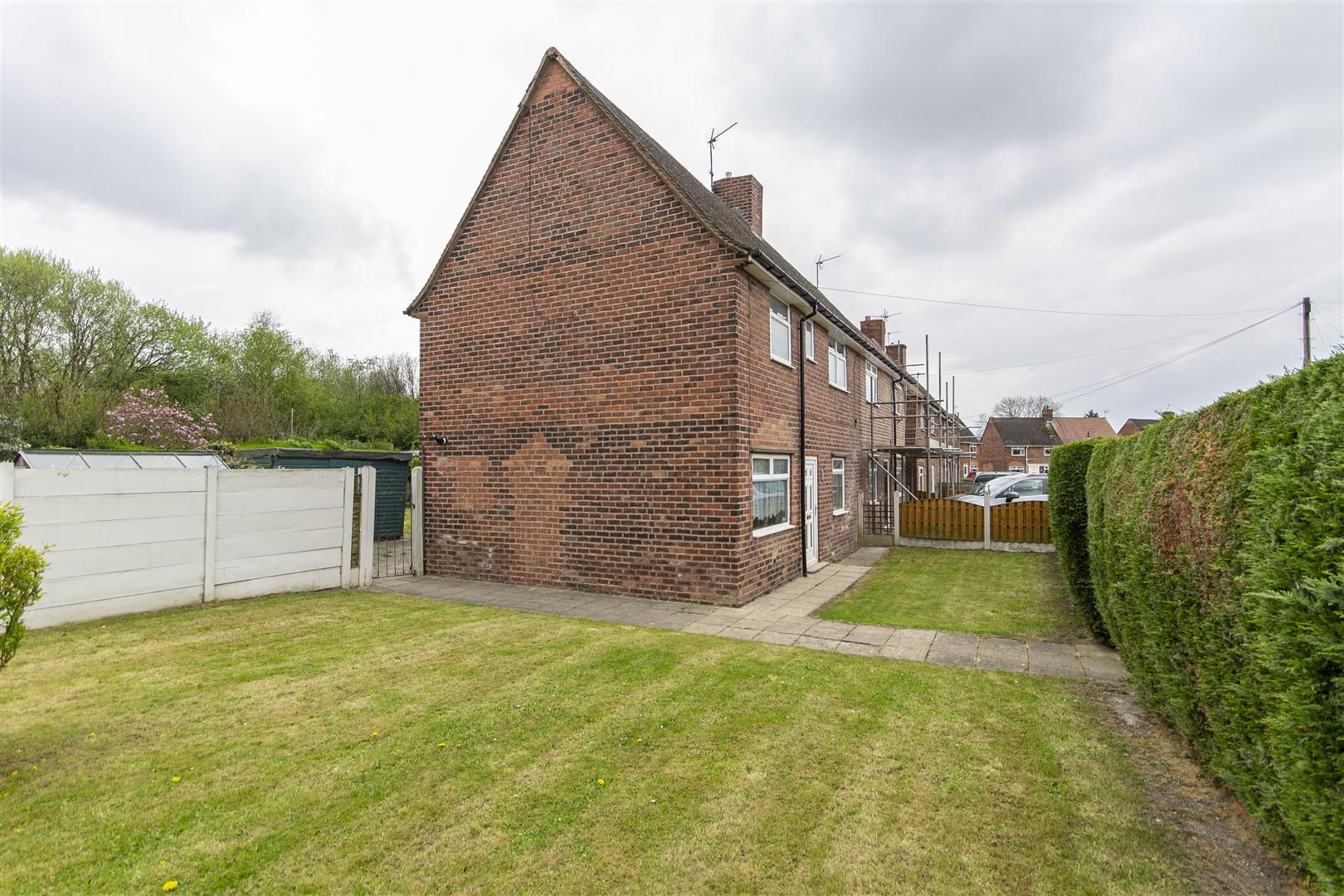 3 bed semidetached house for sale in Springfield Road, Holmewood