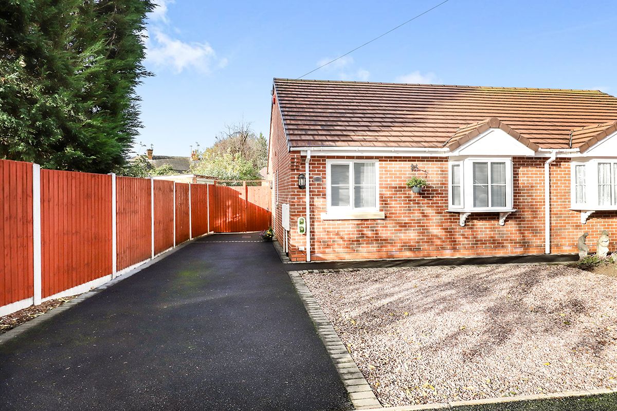 2 bed bungalow for sale in Renton Road, Wolverhampton, West Midlands