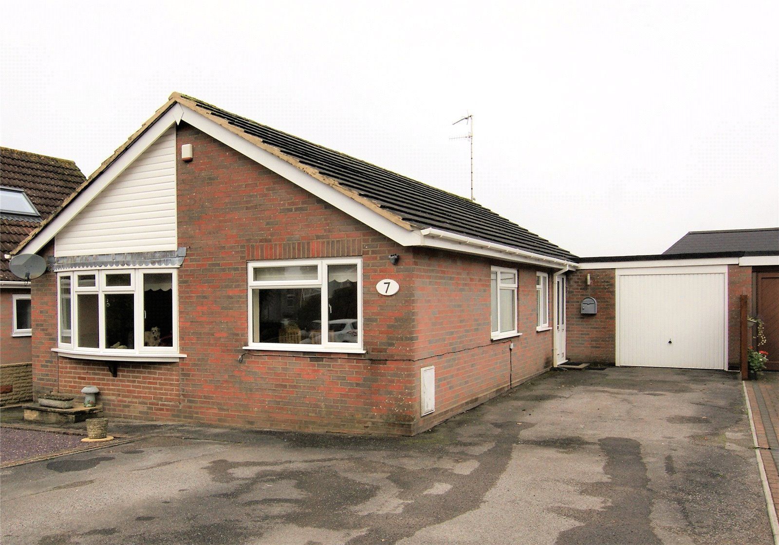 3 bed bungalow for sale in Viewside Close, Corfe Mullen, Wimborne