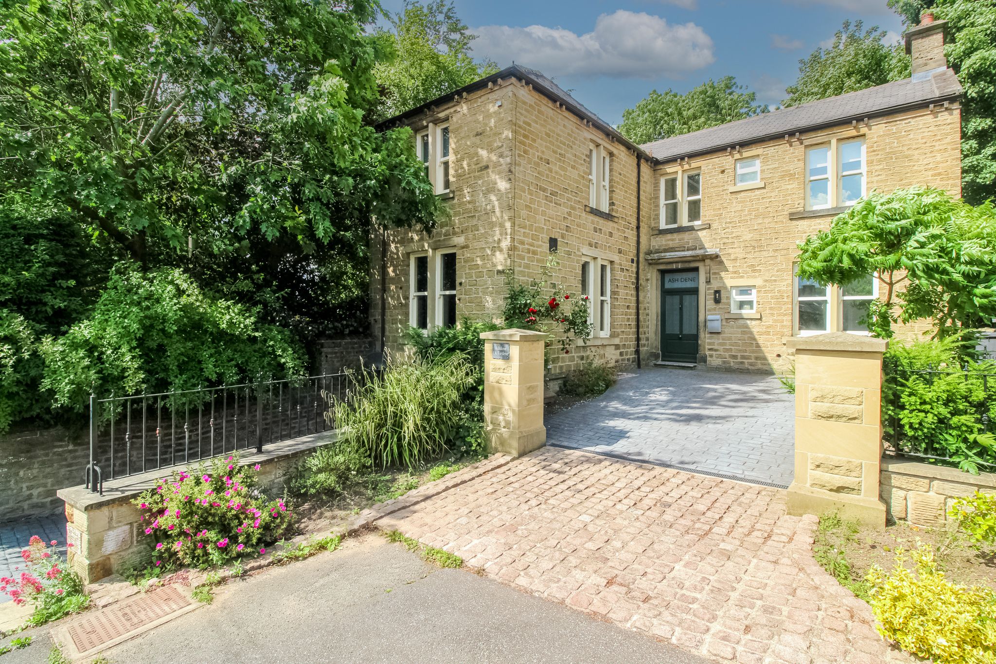 3 bed detached house for sale in Far Dene, Kirkburton, Huddersfield HD8