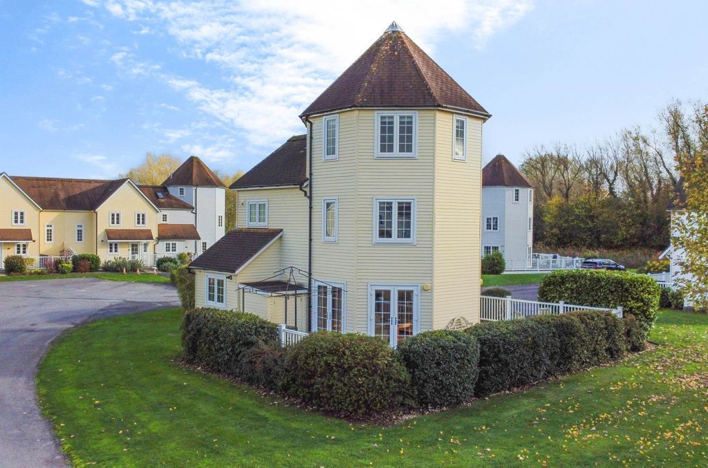 3 bed detached house for sale in Spine Road, South Cerney, Cirencester