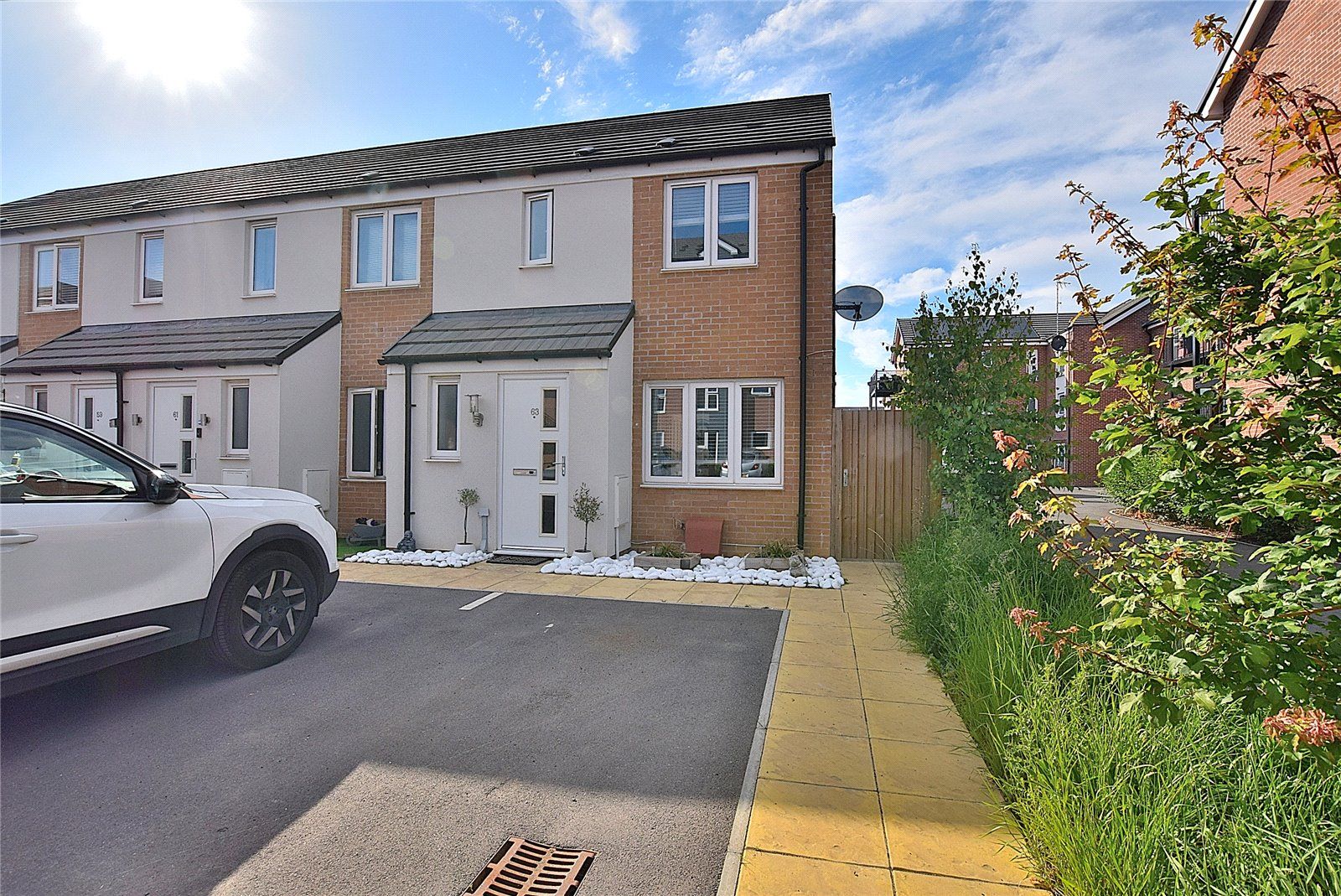 3 bed end terrace house for sale in Tilling Green, Dunstable, Beds LU5