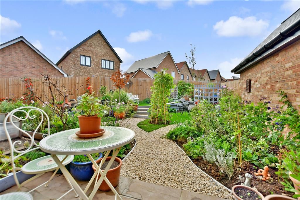 4 bed detached house for sale in Oakleigh Grove, Cliffe Woods, Rochester, Kent ME3 Zoopla