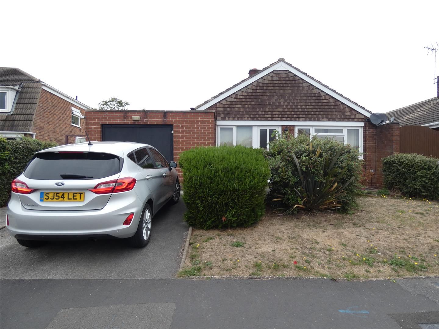2 bed bungalow to rent in Jordan Avenue, Stretton, BurtonOnTrent DE13
