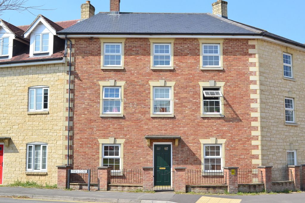 2 bed flat to rent in Holly Court, Wincanton BA9 Zoopla