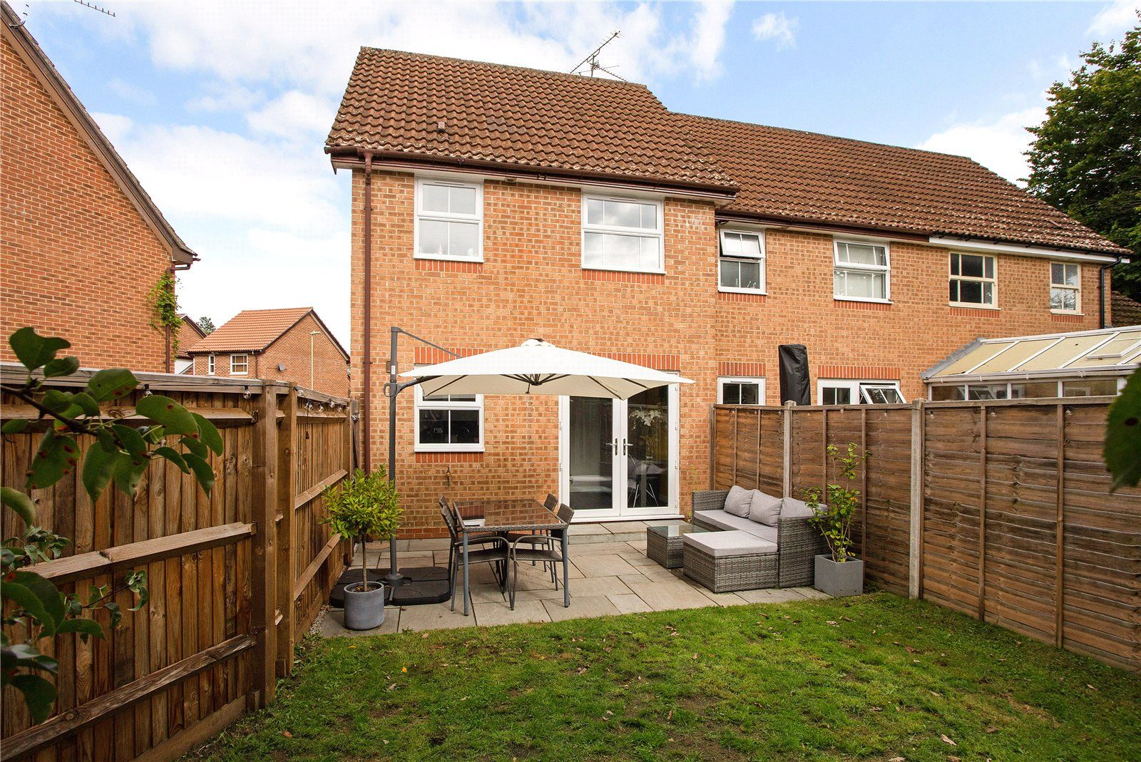 2 bed end terrace house for sale in Allee Drive, Liphook GU30 Zoopla