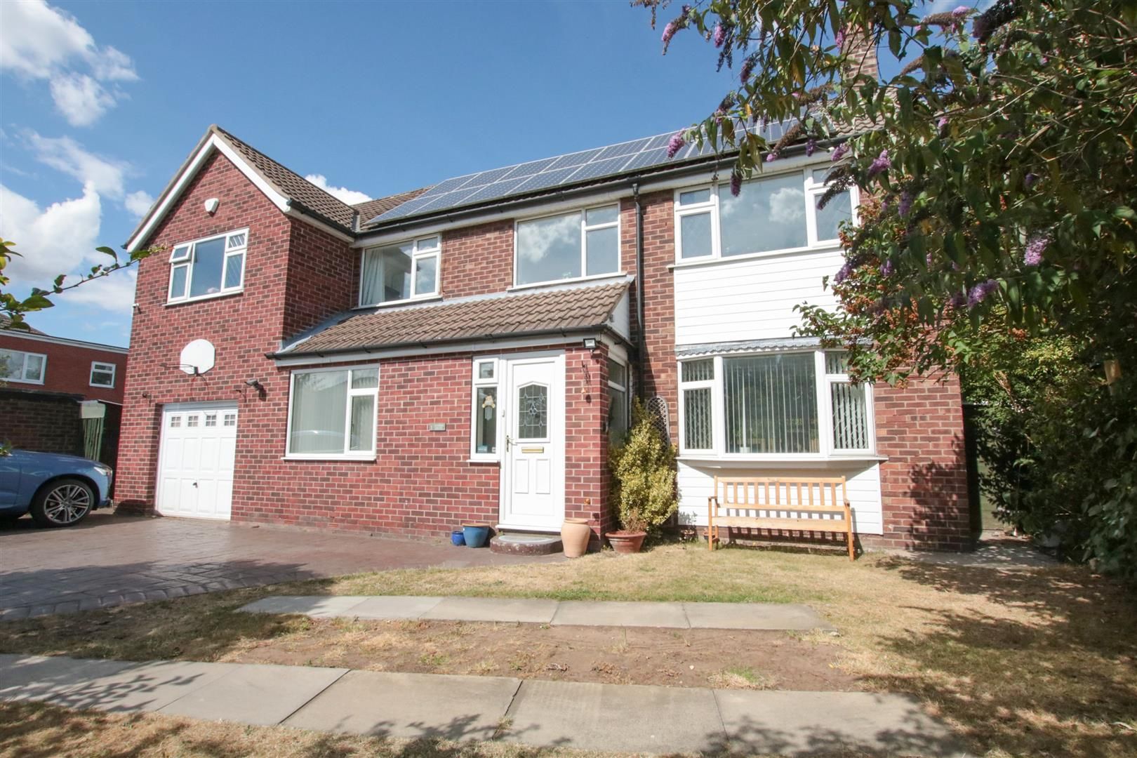 6 bed detached house for sale in Lynton Drive, Edenthorpe, Doncaster