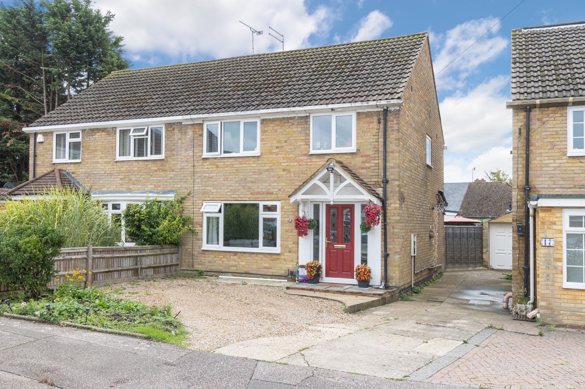3 bed semidetached house for sale in Tennyson Close, Crawley RH10 Zoopla