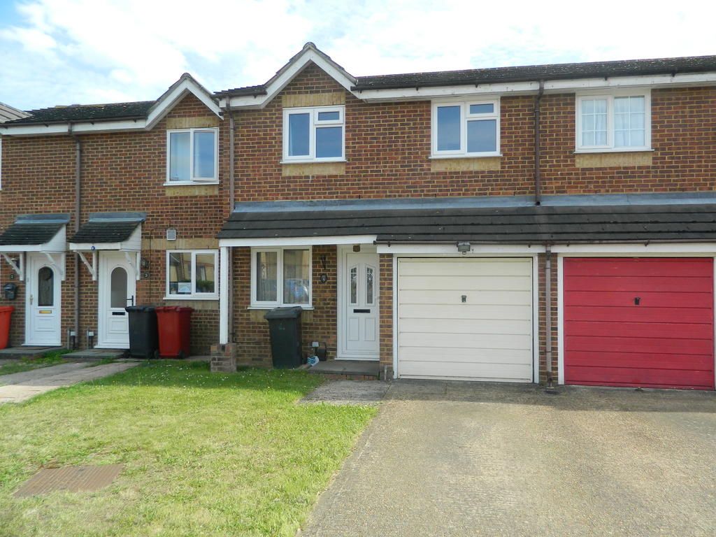 3 bed terraced house to rent in Lowestoft Drive, Cippenham, Berkshire