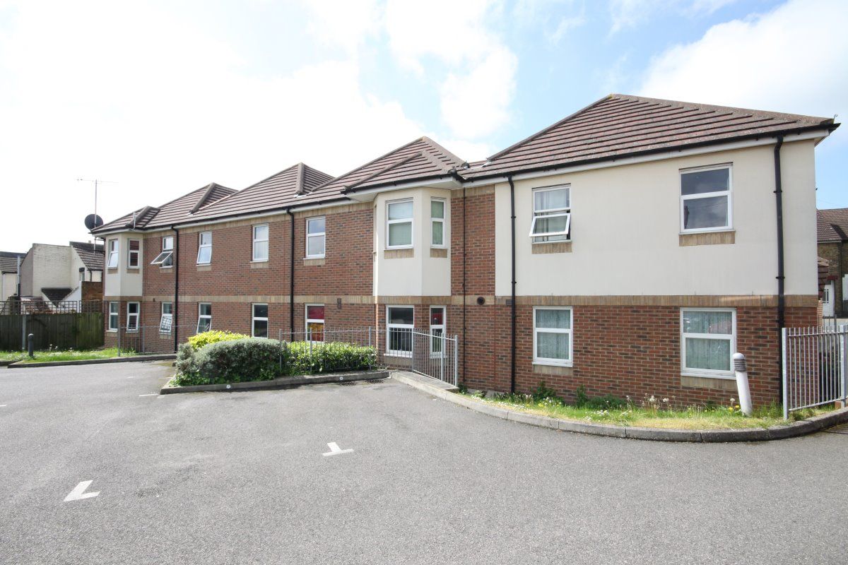 2 bed flat to rent in Hythe Road, Milton Regis, Sittingbourne ME10 Zoopla