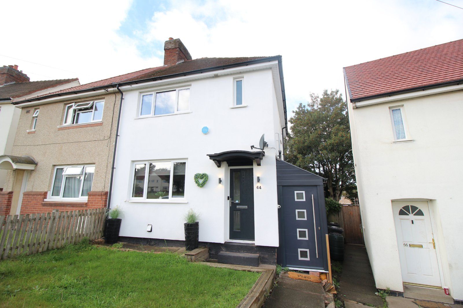 3 bed semidetached house for sale in BlackATree Road, Nuneaton