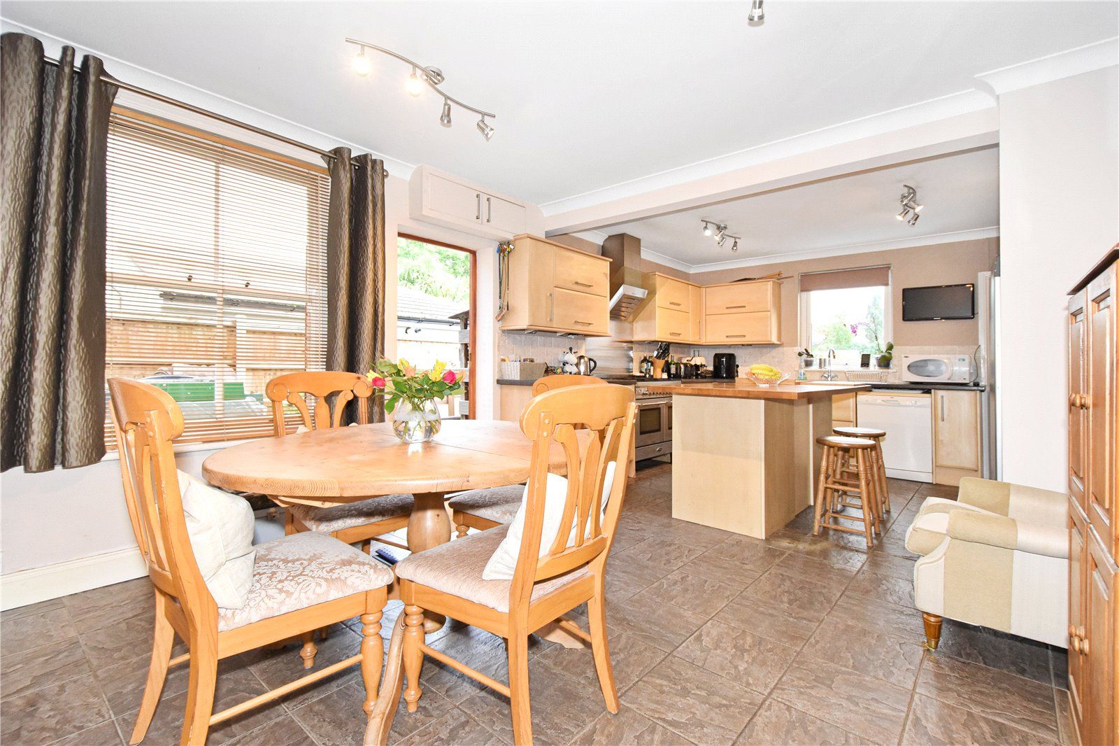 4 bed semidetached house for sale in Goldsel Road, Swanley BR8 Zoopla