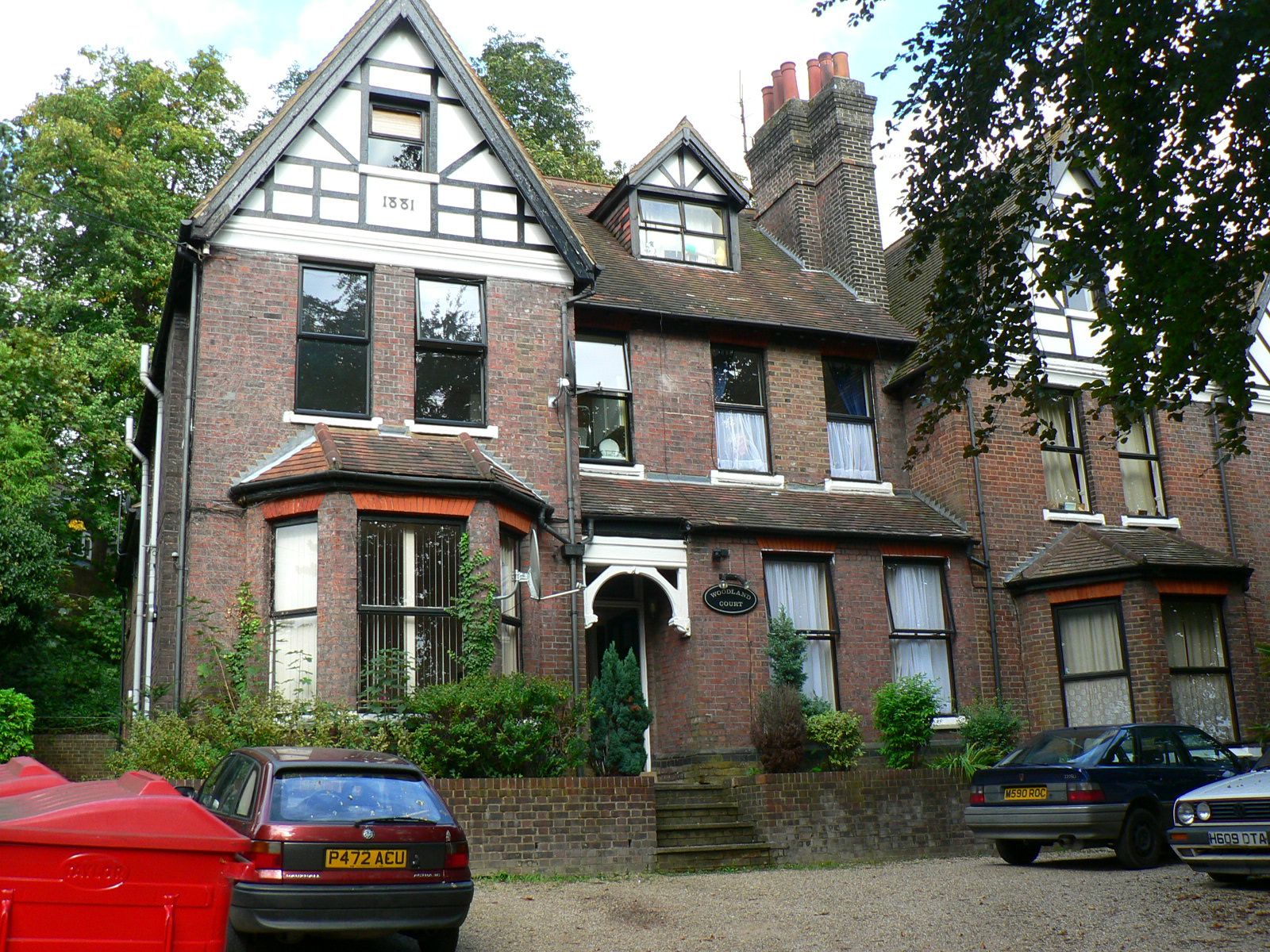 Woodland Court, Hart Hill Drive LU2  