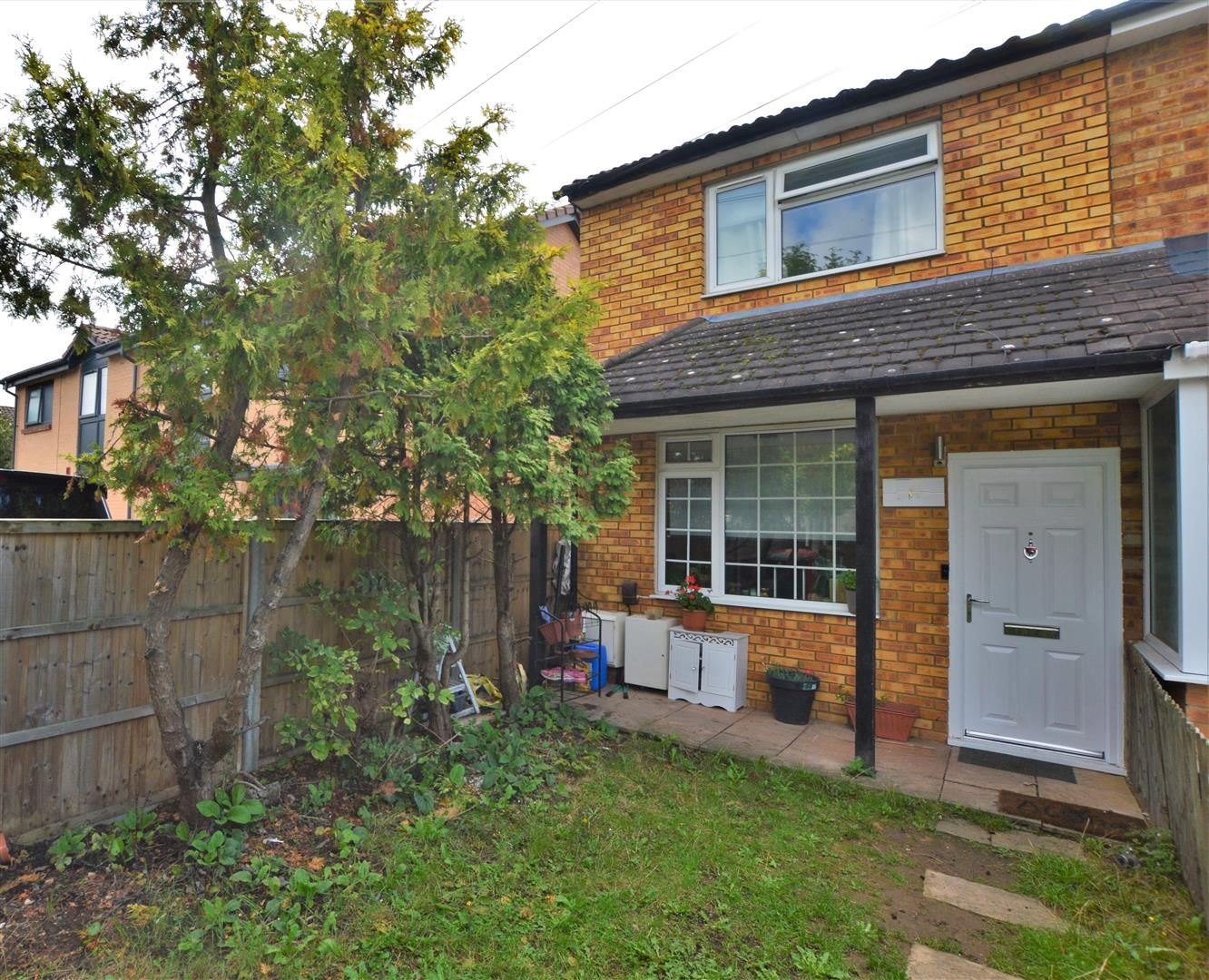 2 bed end terrace house for sale in Aldridge Road, Slough SL2 Zoopla