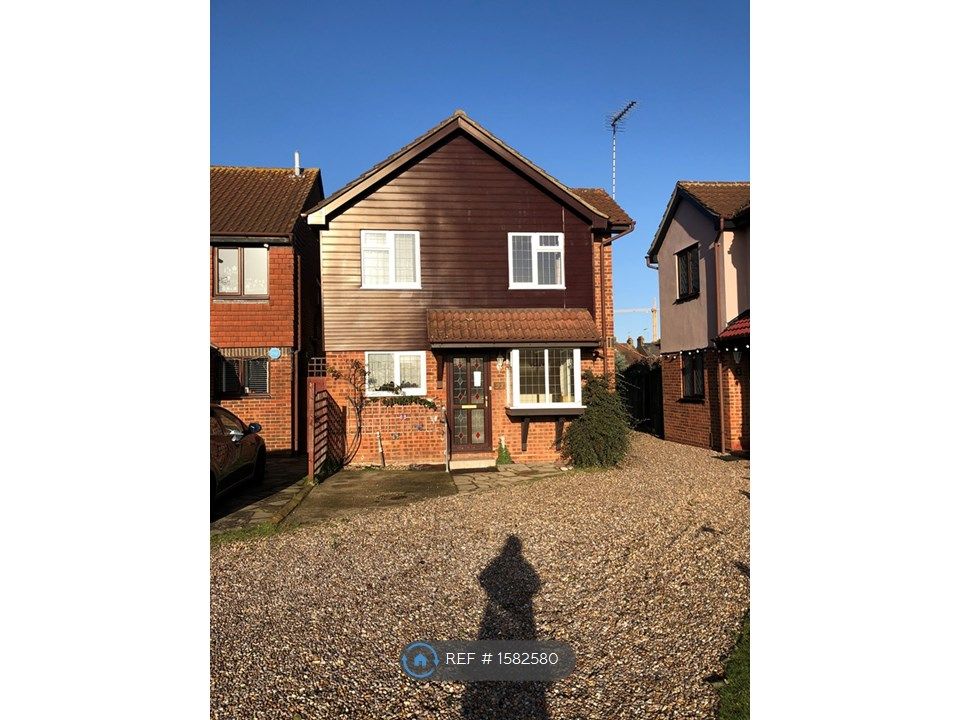 3 bed detached house to rent in Girton Court, Cheshunt, Waltham Cross