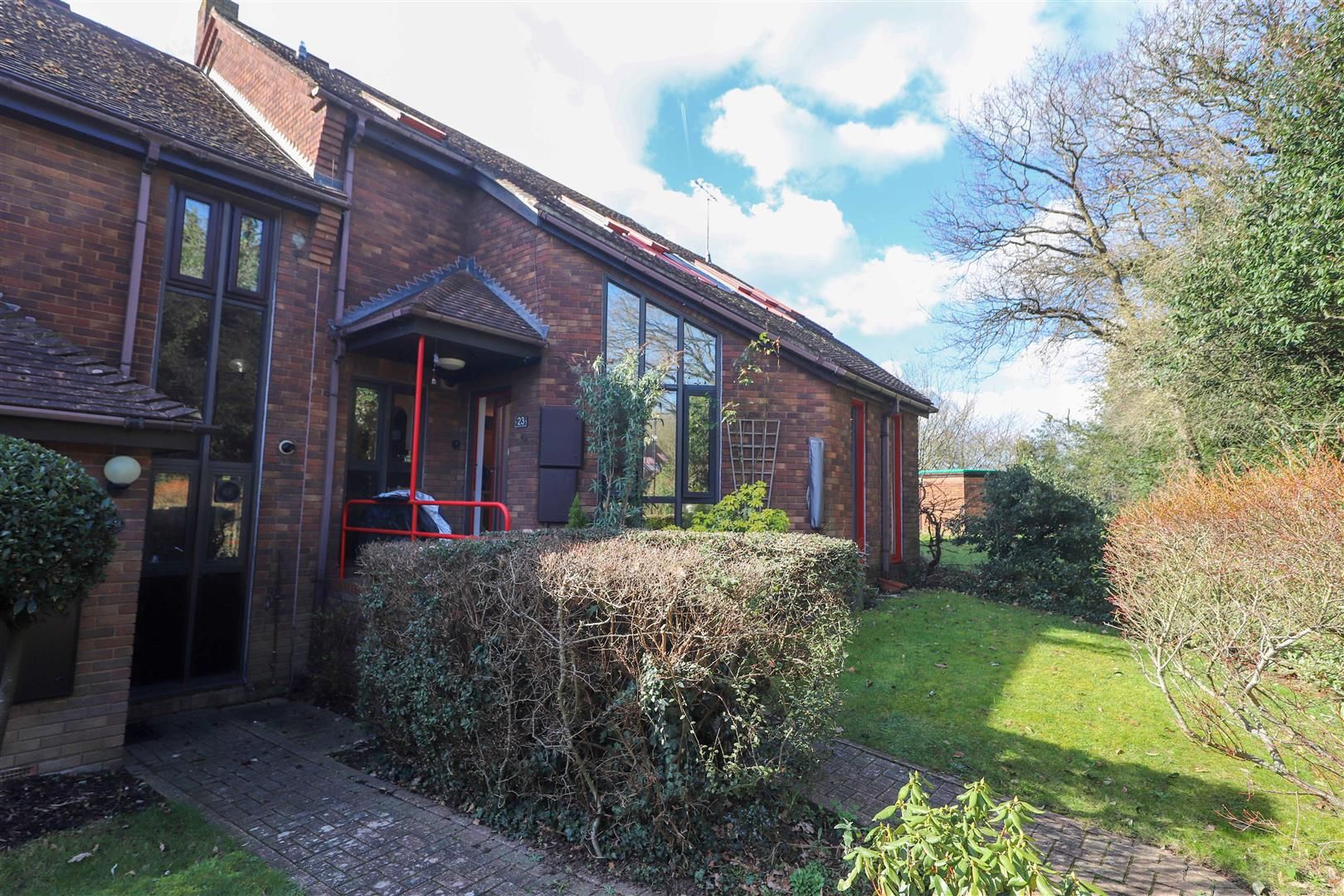 Robinwood Grove, Hillingdon UB8  