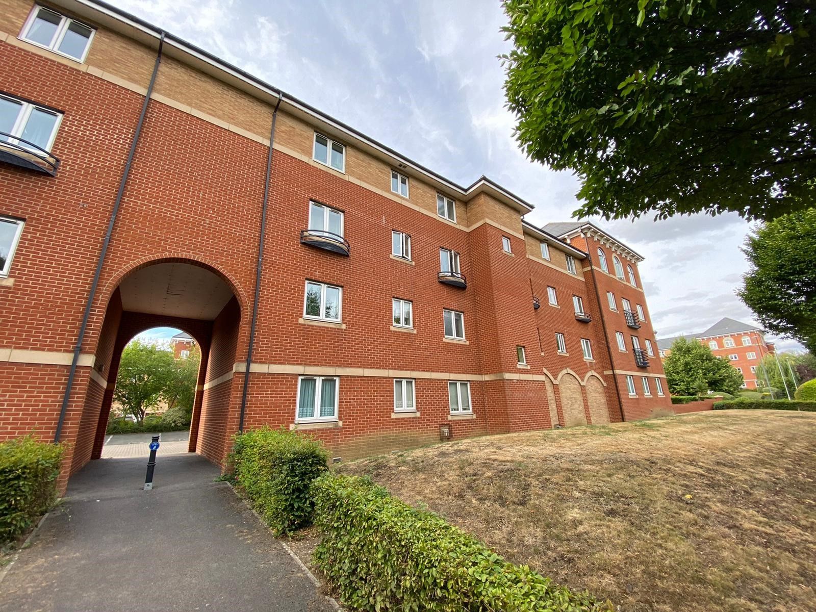 2 bed flat for sale in Saltash Road, Swindon SN2 Zoopla