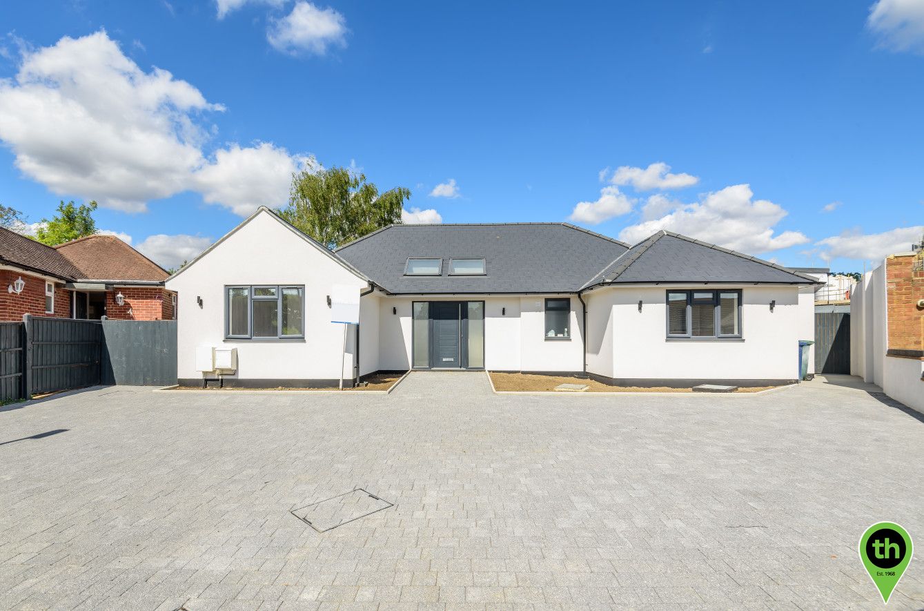 4 bed detached bungalow for sale in Hartland Close, Edgware HA8 Zoopla