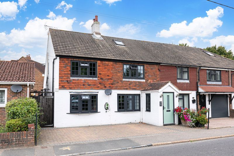 4 bed end terrace house for sale in Horsham Road, Pease Pottage
