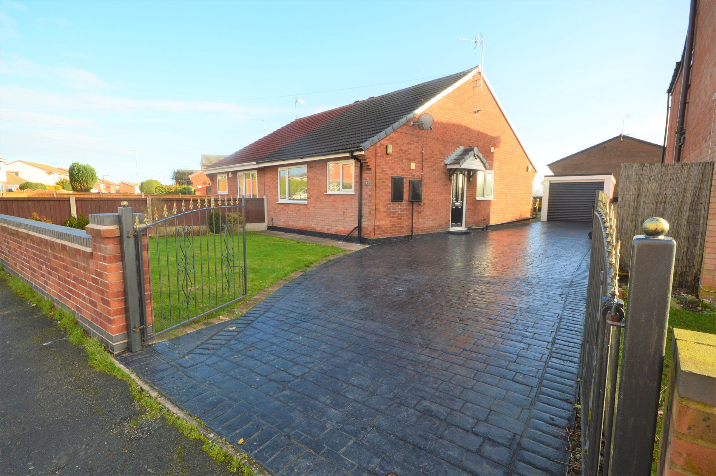 2 bed semidetached bungalow to rent in Tawney Close, Kidsgrove, Stoke