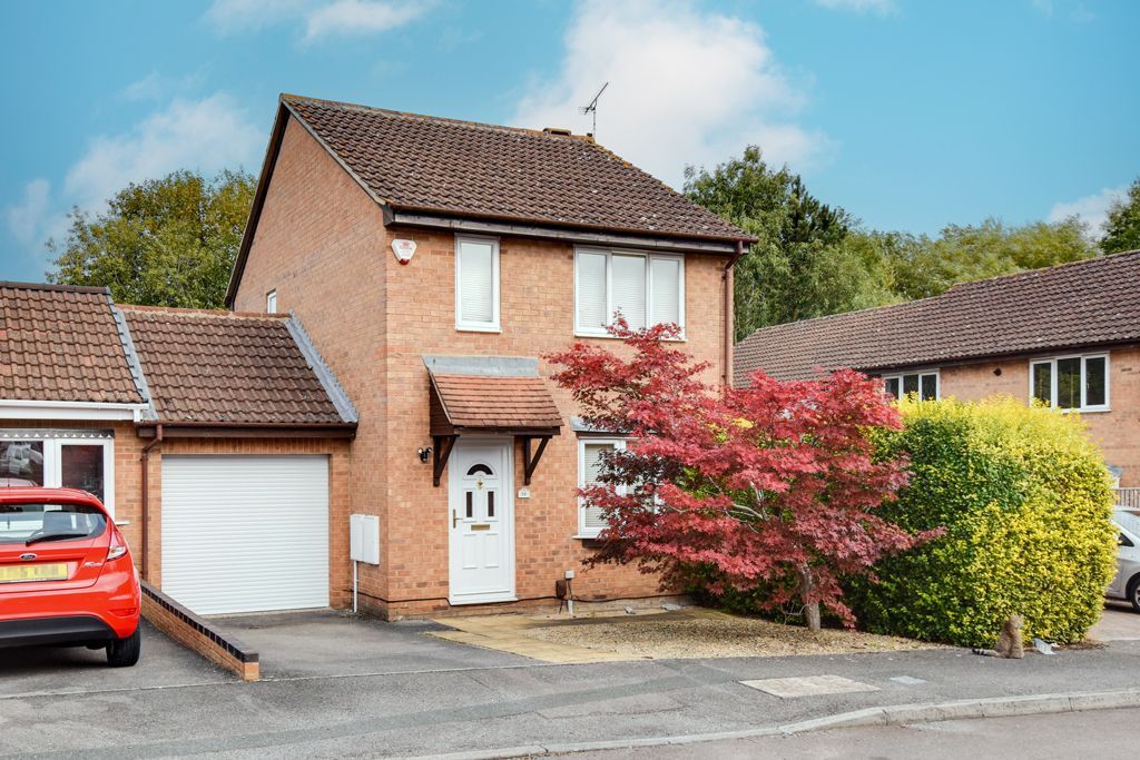 3 bed linkdetached house for sale in Lomond Close, Sparcells, Swindon
