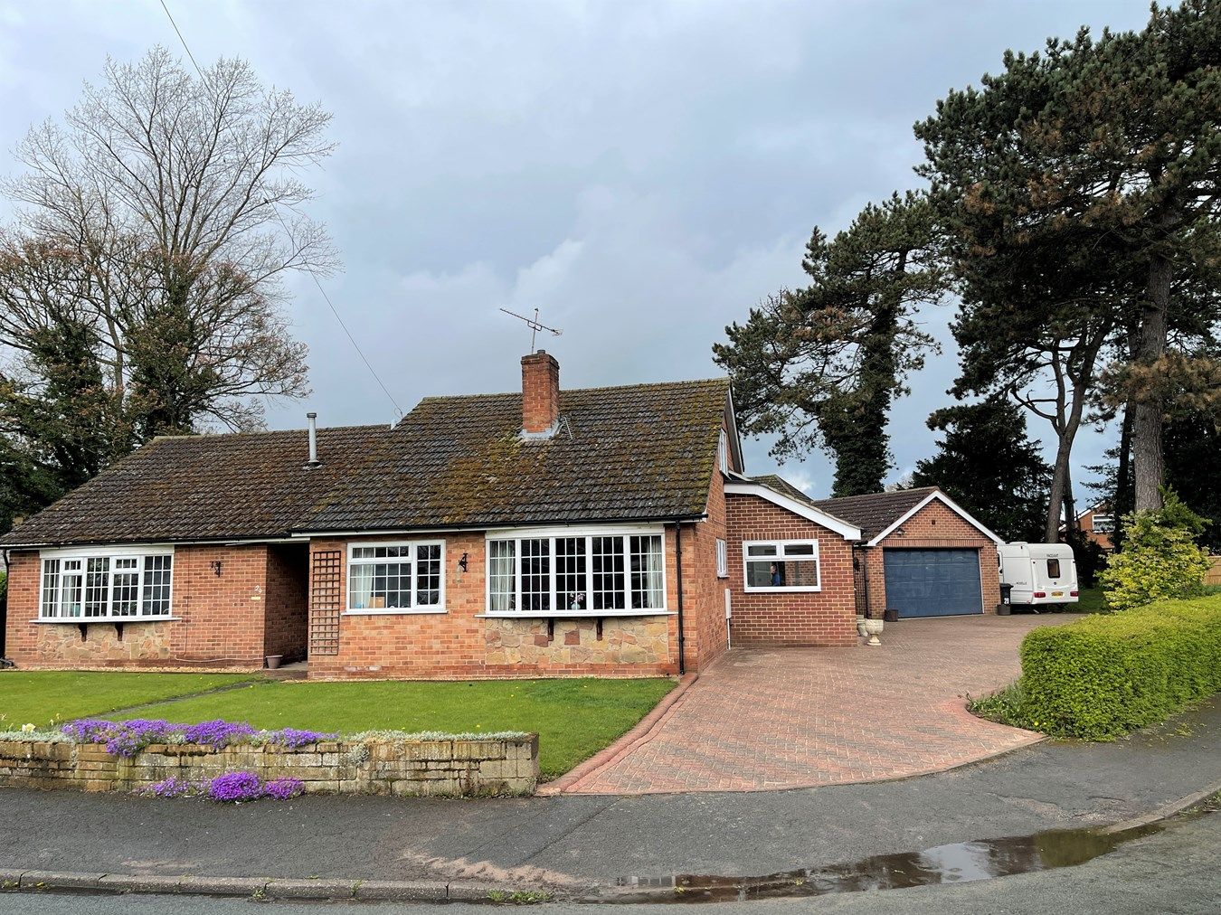 4 bed detached bungalow for sale in Leamington Road, Branston, Burton
