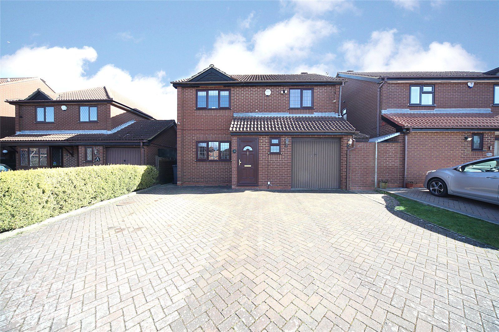 Statham Close, Luton LU3  
