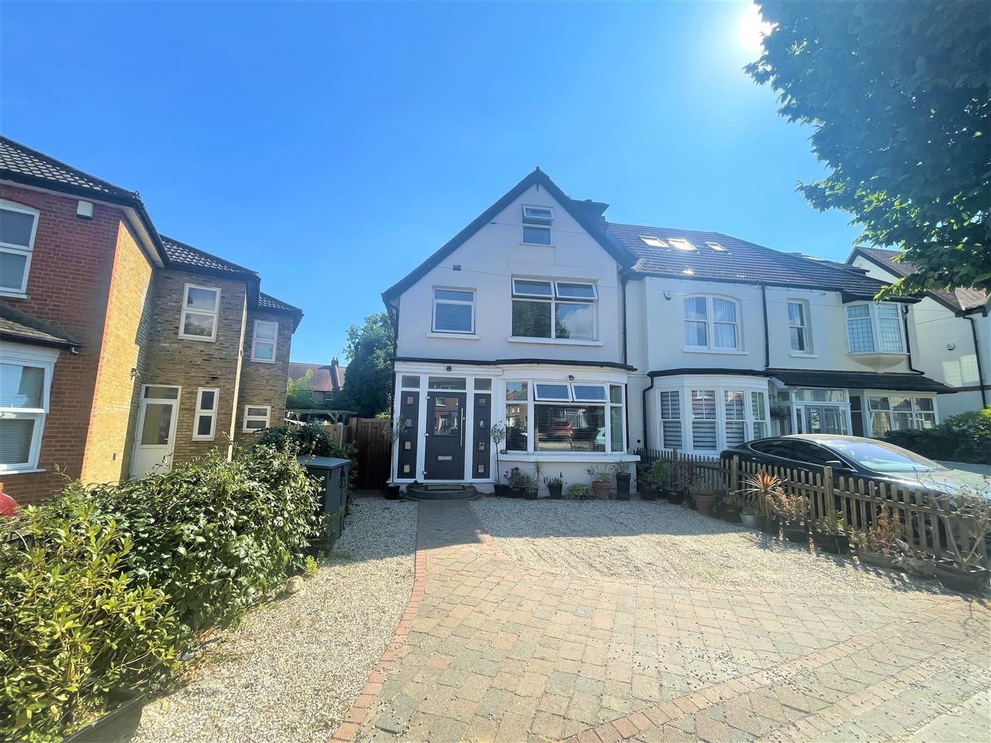 5 bed end terrace house for sale in St. Lawrence Road, Upminster RM14